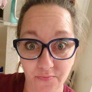 Meet your Posher, Debbie